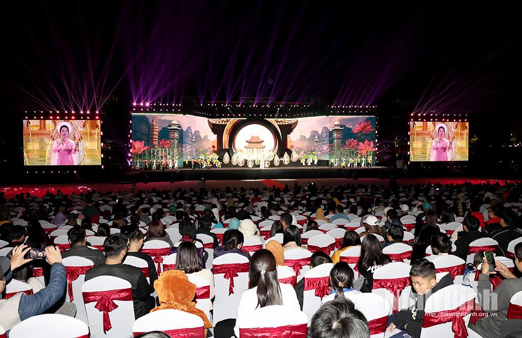Quang cảnh Chương trình nghệ thuật.