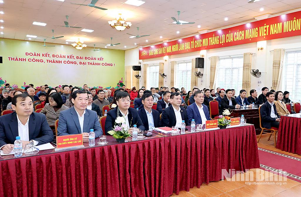 Đồng chí Lê Quốc Chỉnh, Phó Bí thư Tỉnh ủy, Chủ tịch HĐND tỉnh và các đại biểu dự hội nghị.