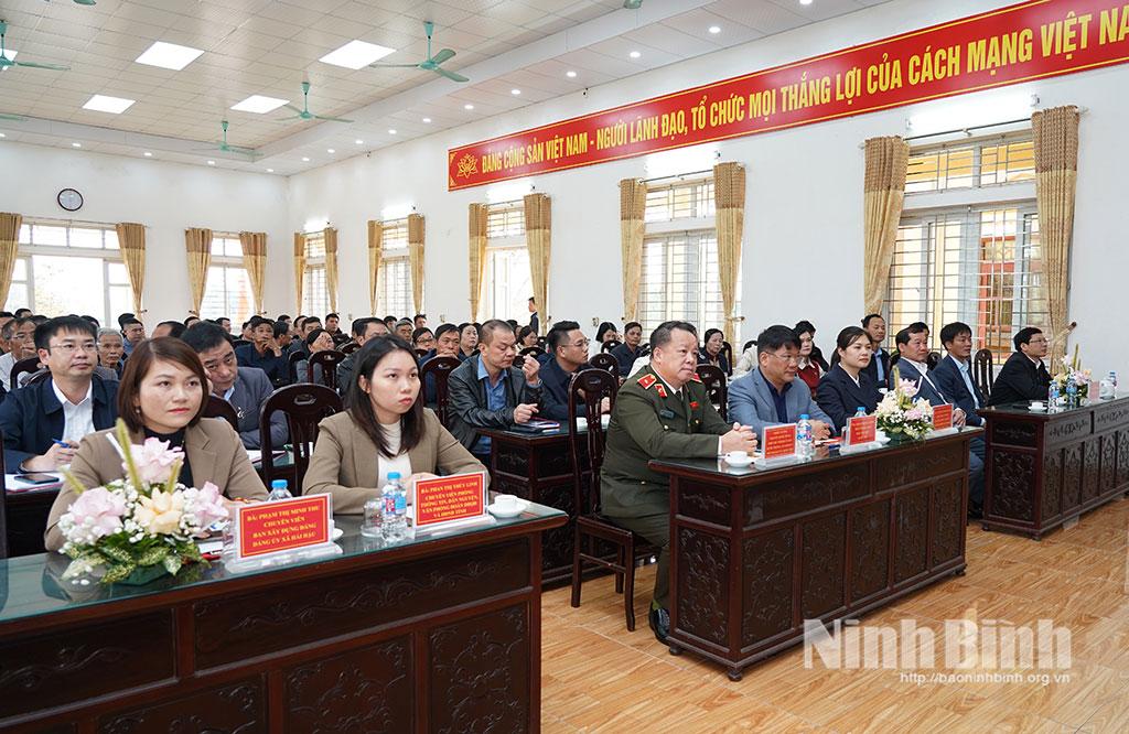 Các đại biểu dự hội nghị tiếp xúc cử tri với người ứng cử tại phường Vị Khê. Ảnh: Hoa Hiên