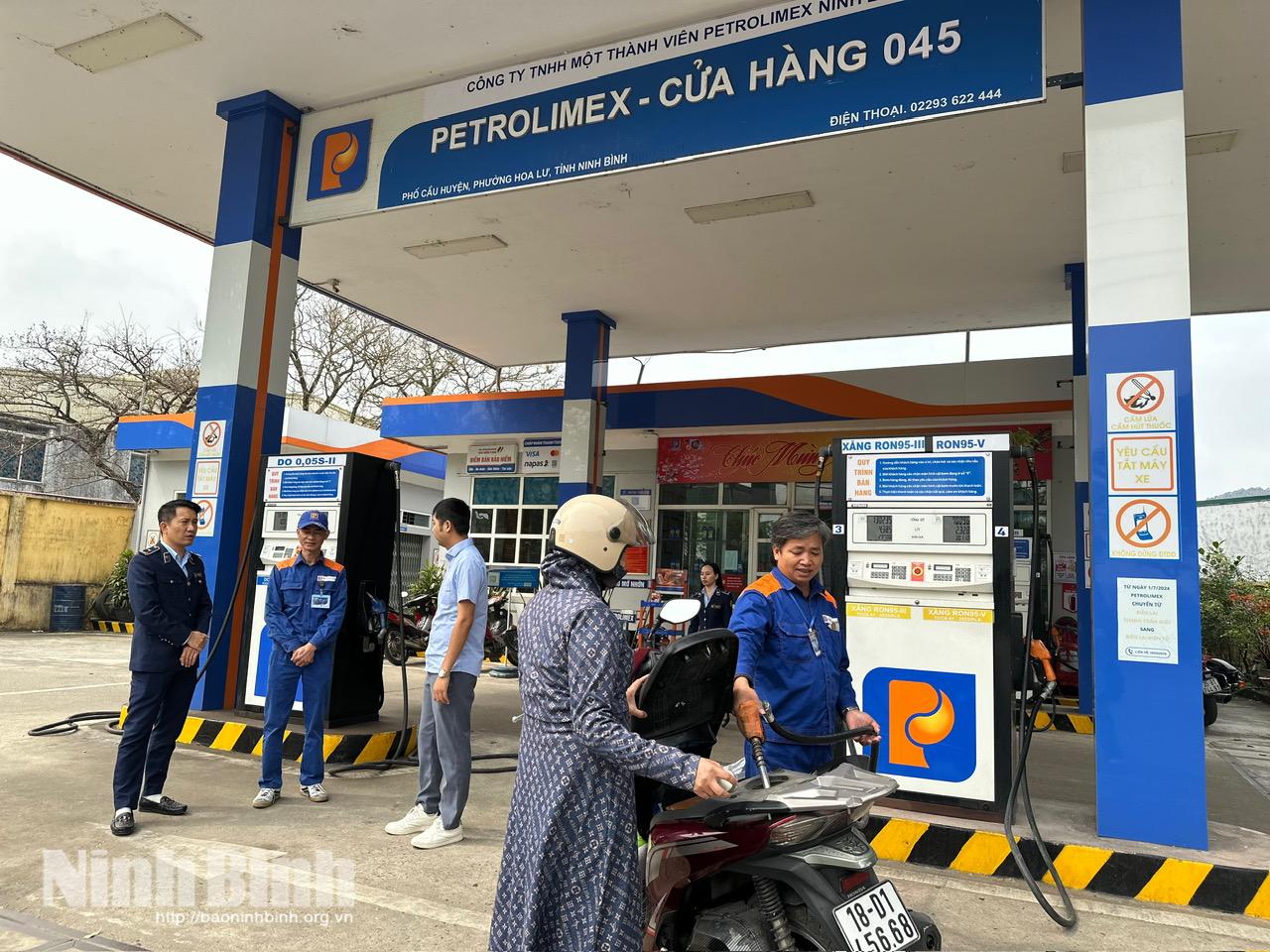 Nguồn cung xăng dầu tại Ninh Bình cơ bản vẫn ổn định. Ảnh: Thanh Hà