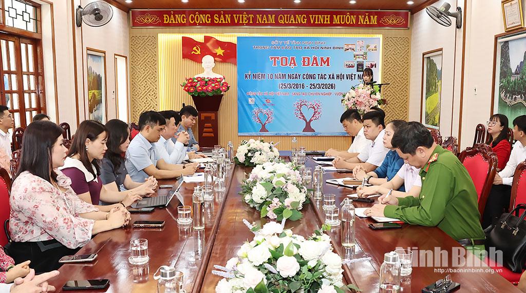 Quang cảnh tọa đàm.