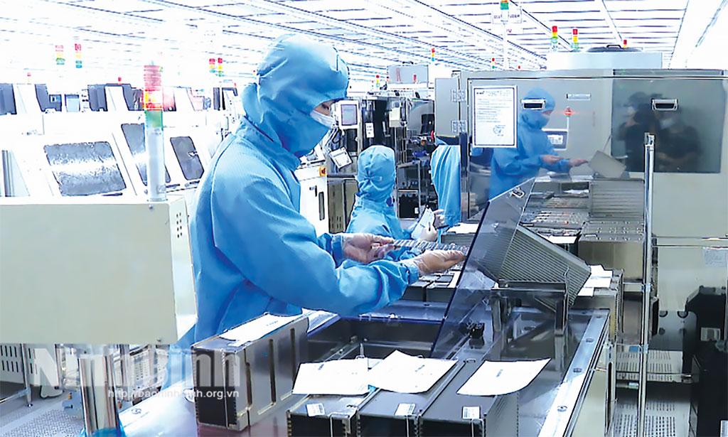 Dây chuyền sản xuất camera module và linh kiện điện tử của Công ty TNHH MCNEX Vina, Khu công nghiệp Phúc Sơn, phường Nam Hoa Lư.