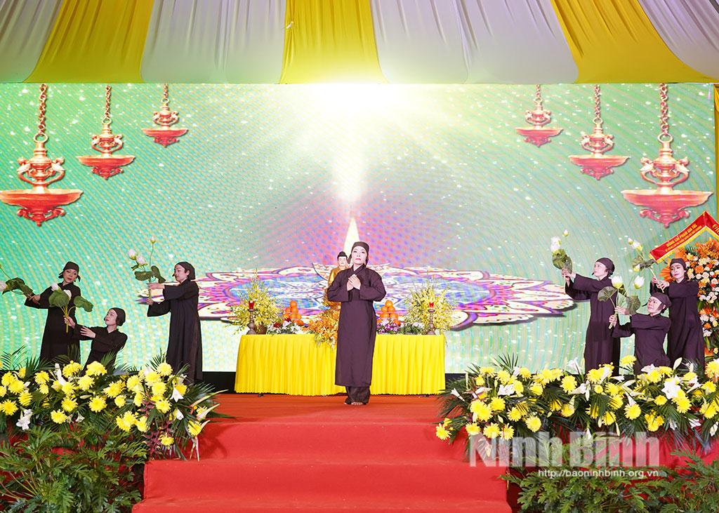 Trích đoạn cải lương Ni sư Hương Tràng tái hiện lại cuộc đời và công lao to lớn của Công chúa Huyền Trân.