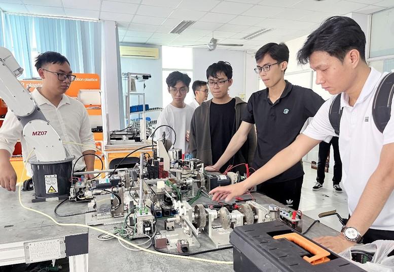 Chính sách học bổng quy định tại Nghị định này được áp dụng cho đối tượng tuyển sinh từ năm 2025 trở đi, thời điểm cấp học bổng tính từ ngày 01/9/2026.