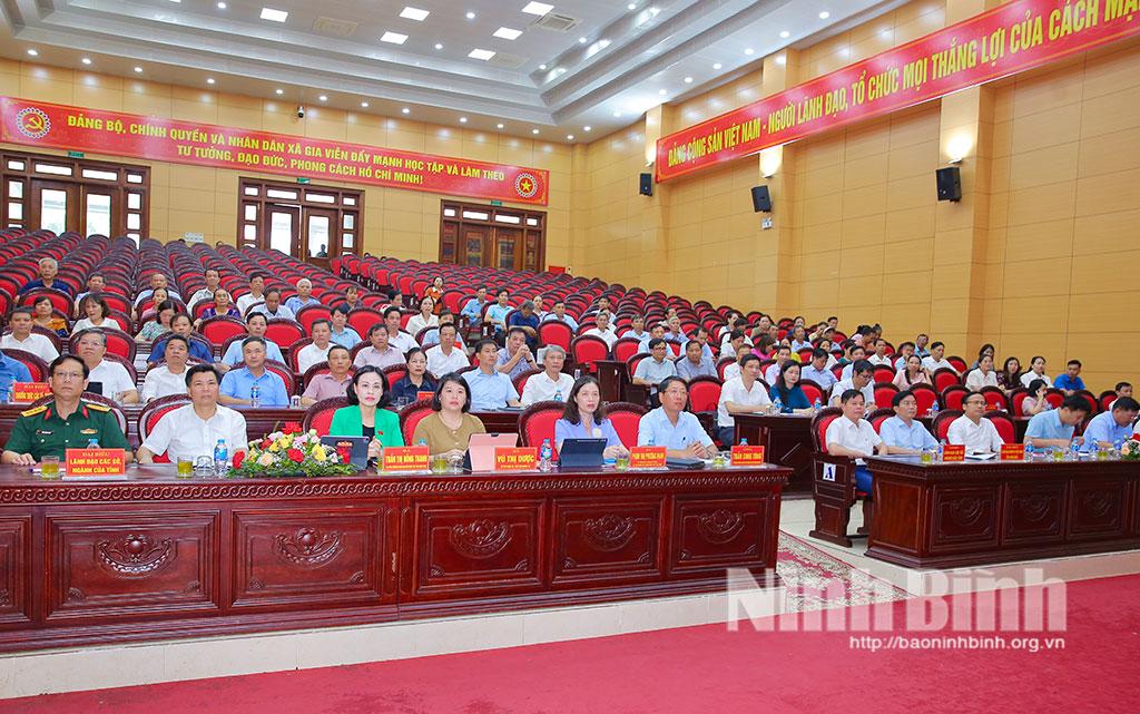 Các đại biểu dự buổi tiếp xúc cử tri tại xã Gia Viễn. Ảnh; Anh Tuấn
