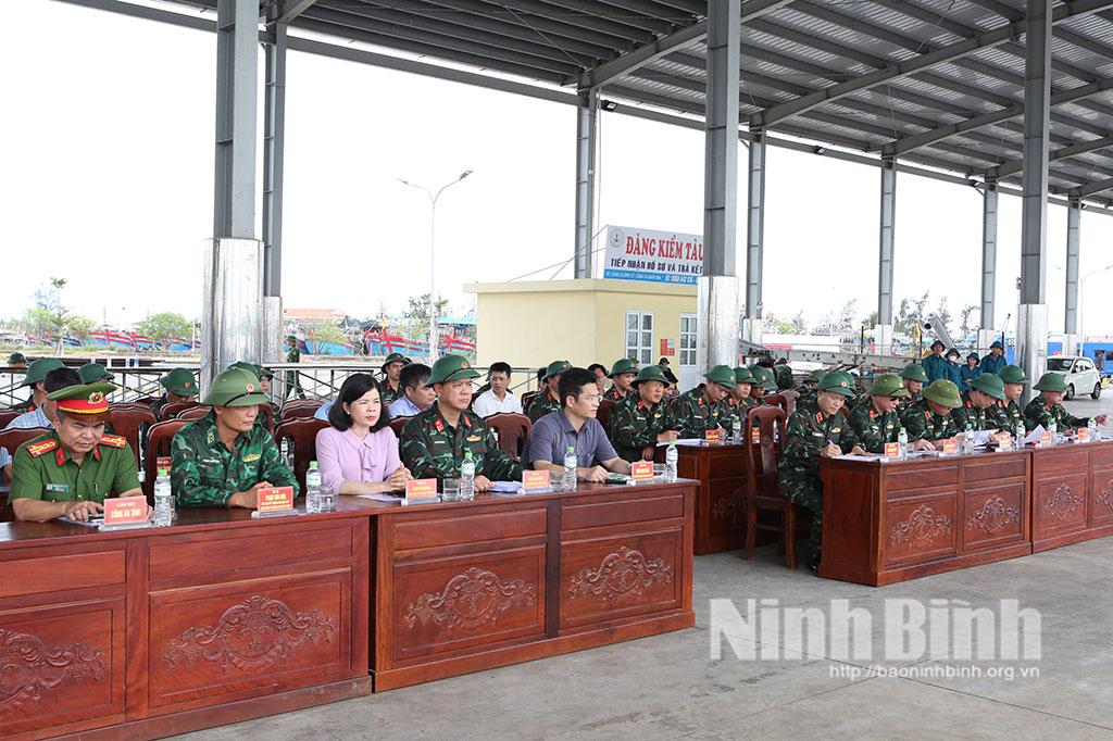 Các đại biểu dự hội nghị tại Cảng cá Ninh Cơ.