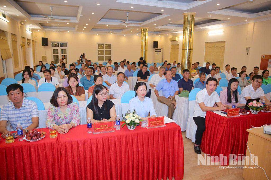Các đại biểu, học viên dự khai giảng lớp bồi dưỡng.