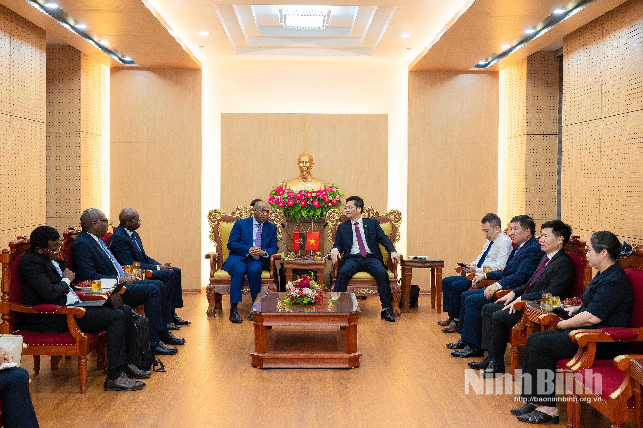 Quang cảnh buổi tiếp xã giao.