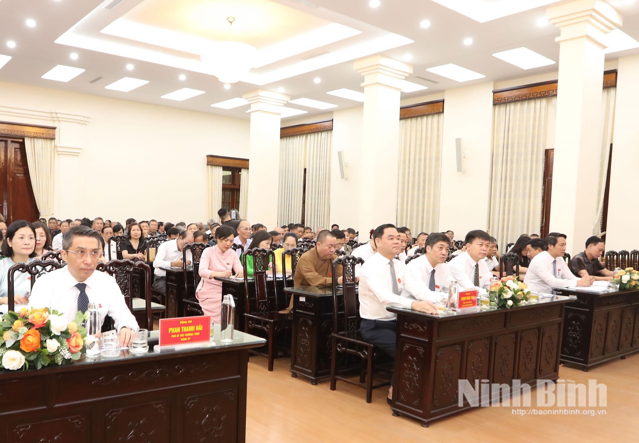 Các đại biểu dự kỳ họp giữa năm HĐND phường Nam Định. Ảnh: Việt Thắng