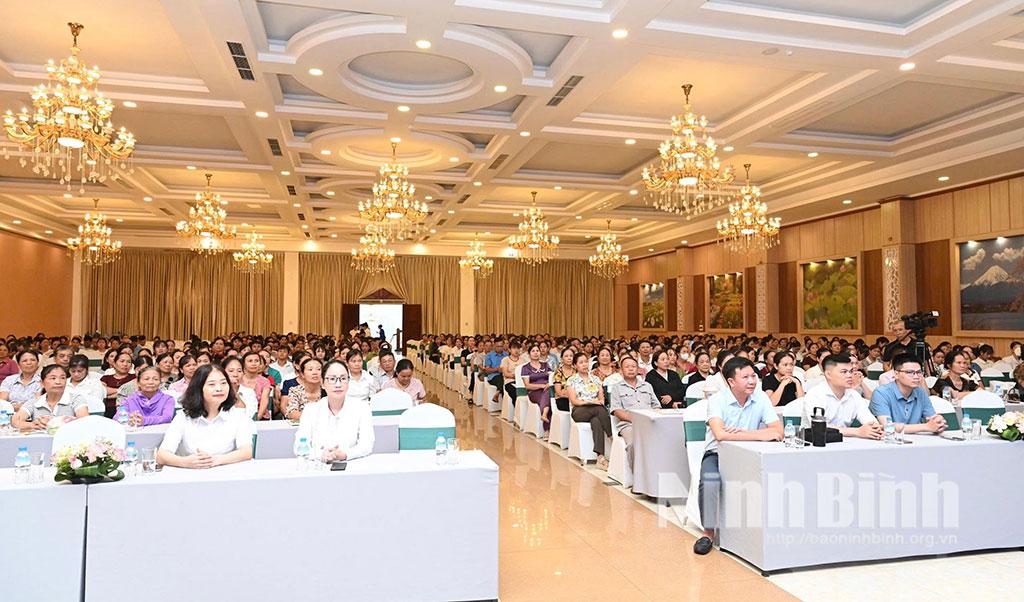 Các đại biểu dự hội nghị.