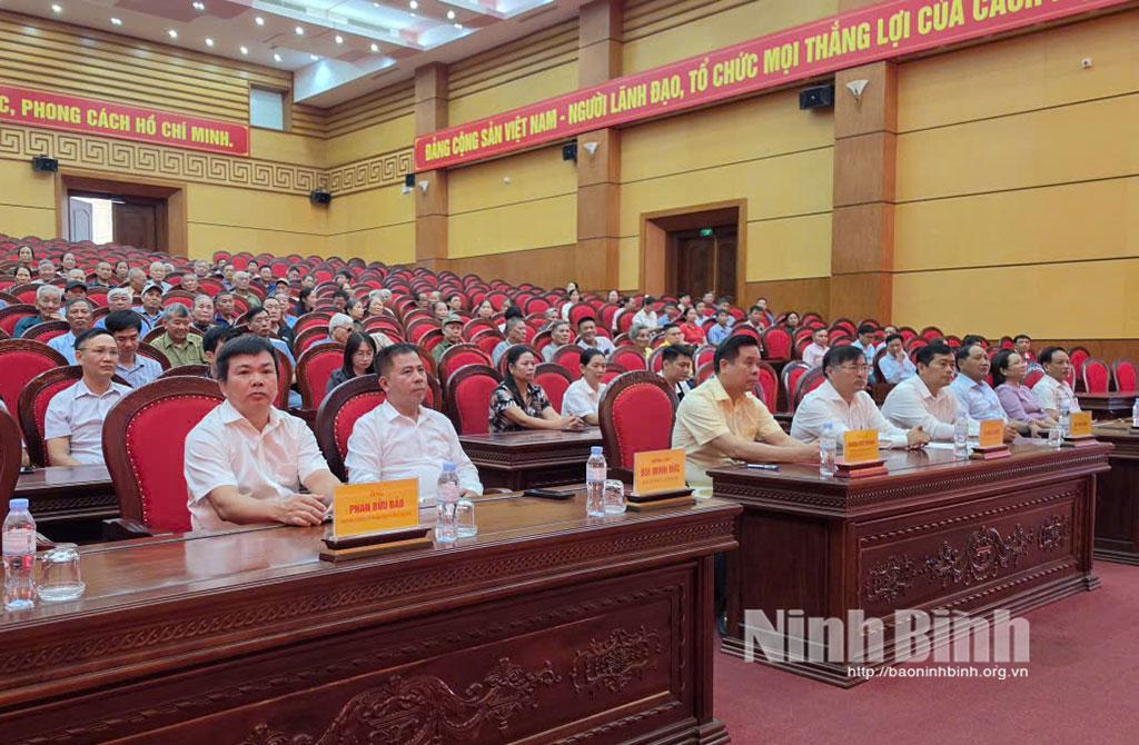 Các đại biểu tham dự chương trình. Ảnh: Thuỷ Lam