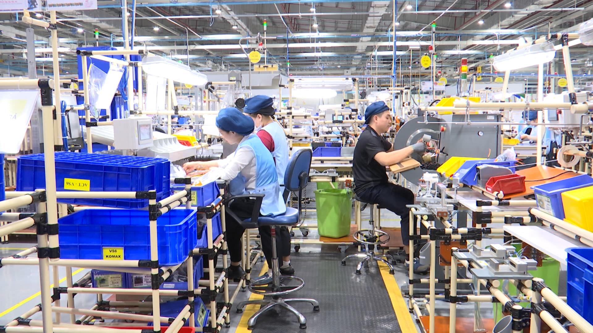 Công ty TNHH Gentherm Việt Nam (KCN Đồng Văn II) thưởng Tết cho gần 1.200 lao động của Công ty.