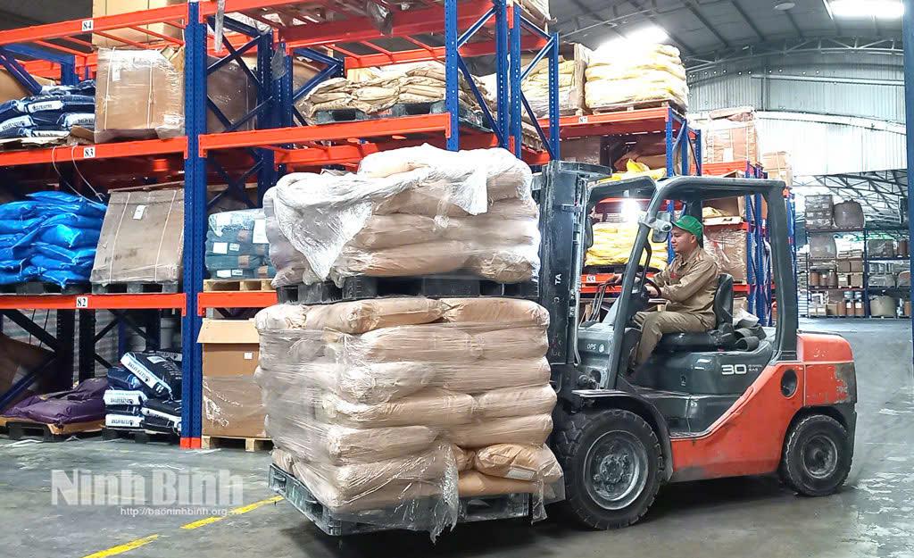 Sản xuất hạt nhựa tại Công ty cổ phần nhựa châu Âu (KCN Đồng Văn II).