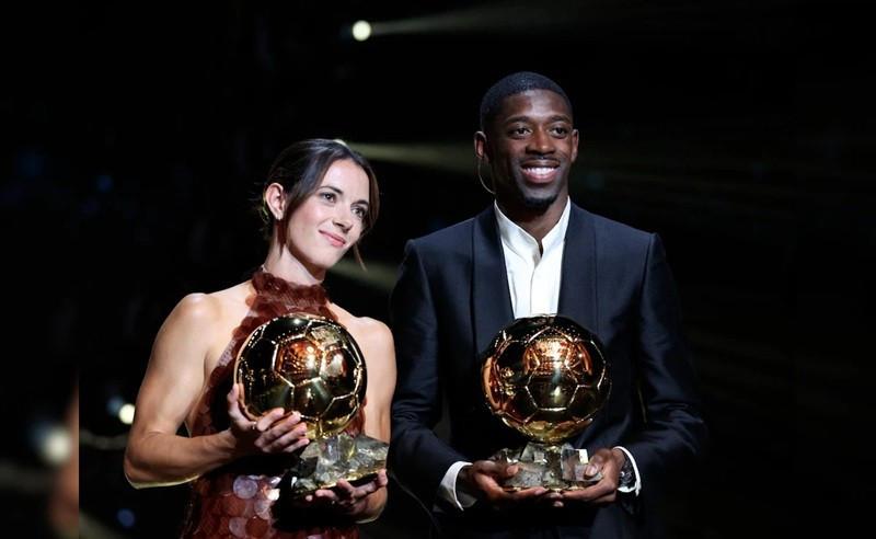 Aitana Bonmati và Ousmane Dembele trên bục nhận giải thưởng. (Nguồn: AFP)