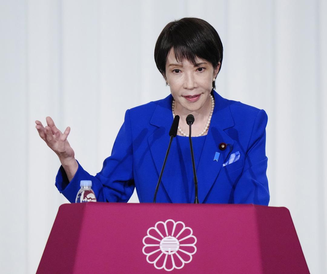 Bà Takaichi phát biểu sau khi đắc cử chức Chủ tịch đảng Dân chủ Tự do cầm quyền Nhật Bản ngày 4/10/2025. Ảnh: Kyodo/TTXVN