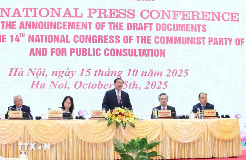 Ban Tuyên giáo và Dân vận Trung ương tổ chức Họp báo quốc tế công bố dự thảo các văn kiện trình Đại hội đại biểu toàn quốc lần thứ XIV của Đảng để lấy ý kiến nhân dân. (Ảnh: Phương Hoa/TTXVN)