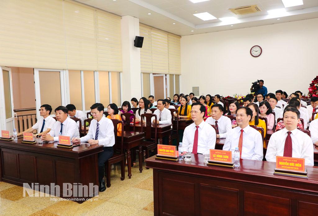 Các đại biểu dự buổi gặp mặt.