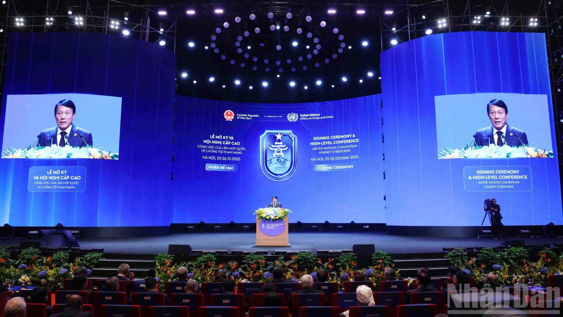 Bộ trưởng Công an Lương Tam Quang phát biểu bế mạc Lễ mở ký Công ước Hà Nội. (Ảnh: THỦY NGUYÊN)