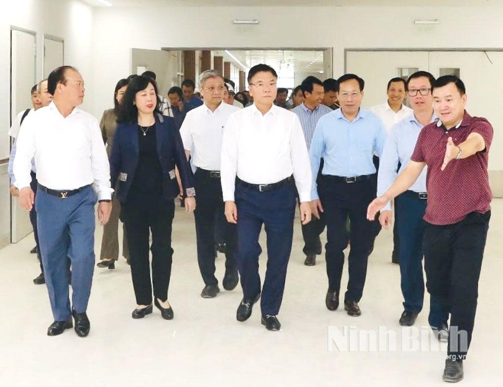 Phó Thủ tướng Chính phủ Lê Thành Long cùng Đoàn kiểm tra thực tế tại Cơ sở 2-Bệnh viện Hữu nghị Việt Đức.