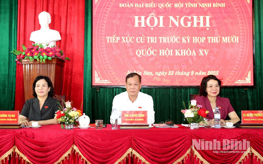 Các ĐBQH tỉnh Ninh Bình chủ trì hội nghị.