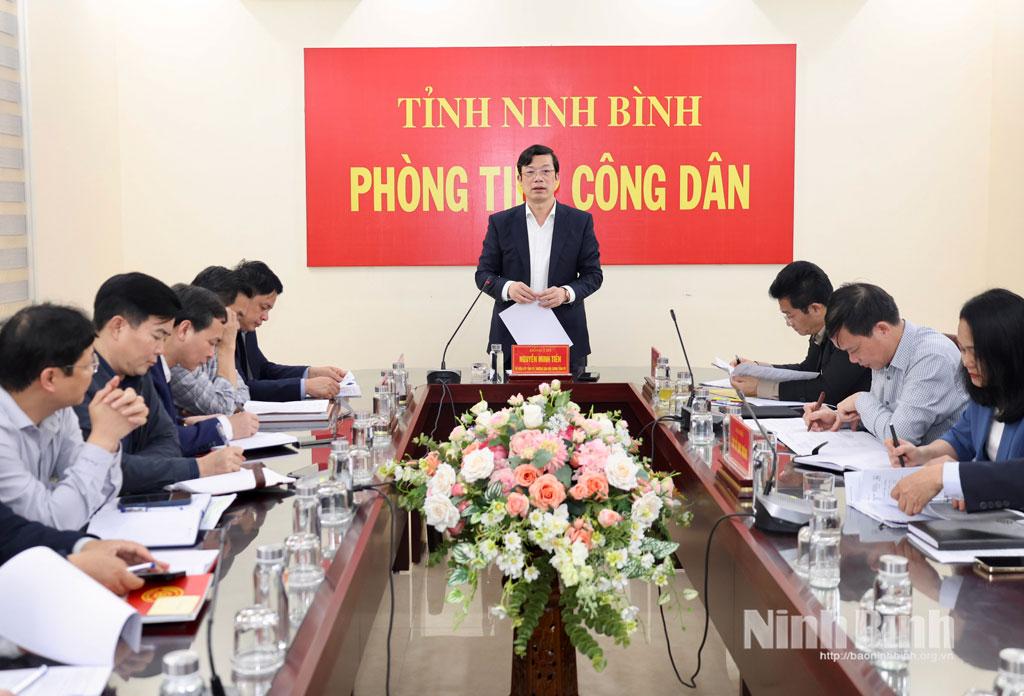 Đồng chí Nguyễn Minh Tiến, Ủy viên Ban Thường vụ Tỉnh ủy, Trưởng Ban Nội chính Tỉnh ủy chủ trì phiên tiếp công dân.