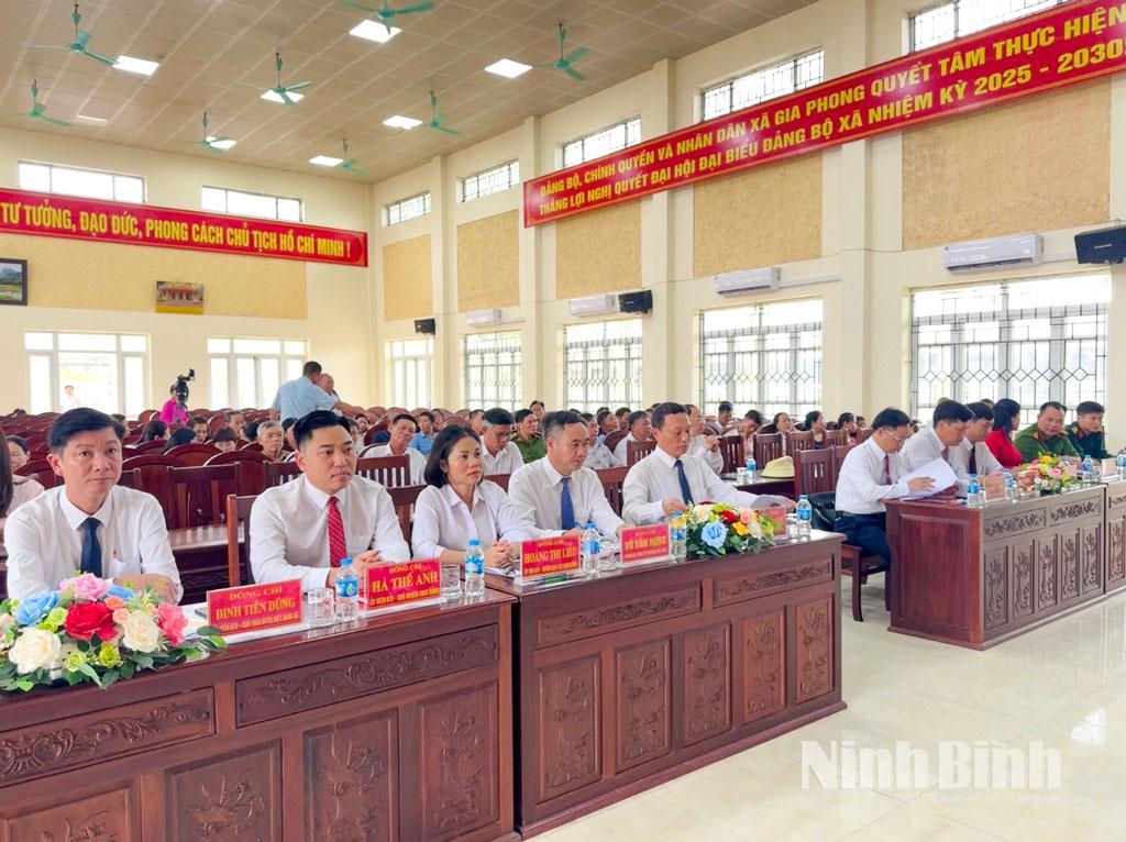 Các đại biểu dự hội nghị.