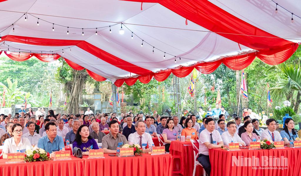 Các đại biểu dự khai mạc Lễ hội.