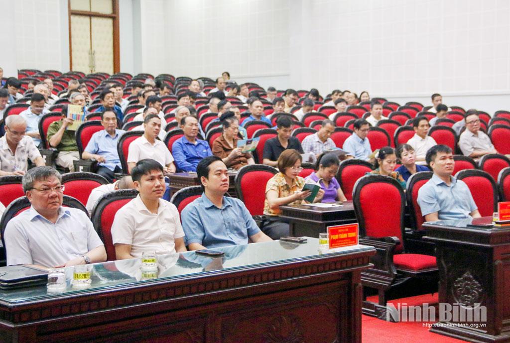 Các đại biểu dự hội nghị.