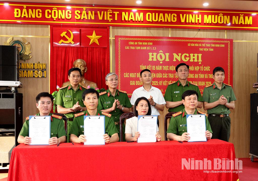 Lãnh đạo các Trại tạm giam và Thư viện tỉnh ký kết chương trình phối hợp giai đoạn 2026 - 2030.