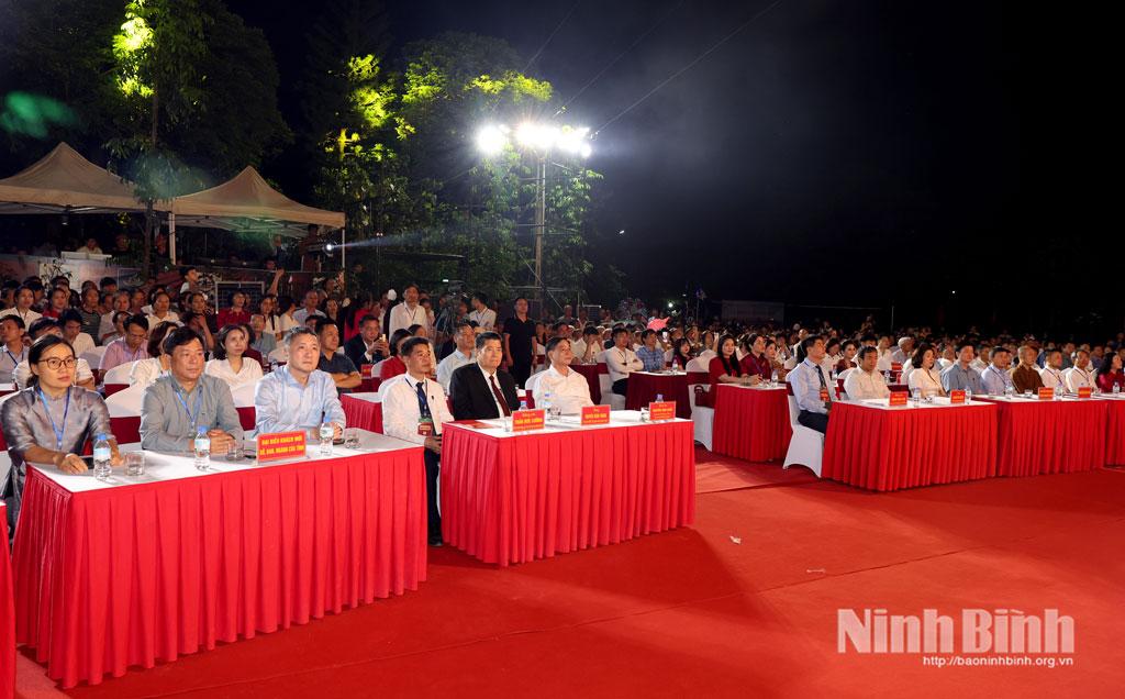 Các đại biểu dự khai mạc Lễ hội.