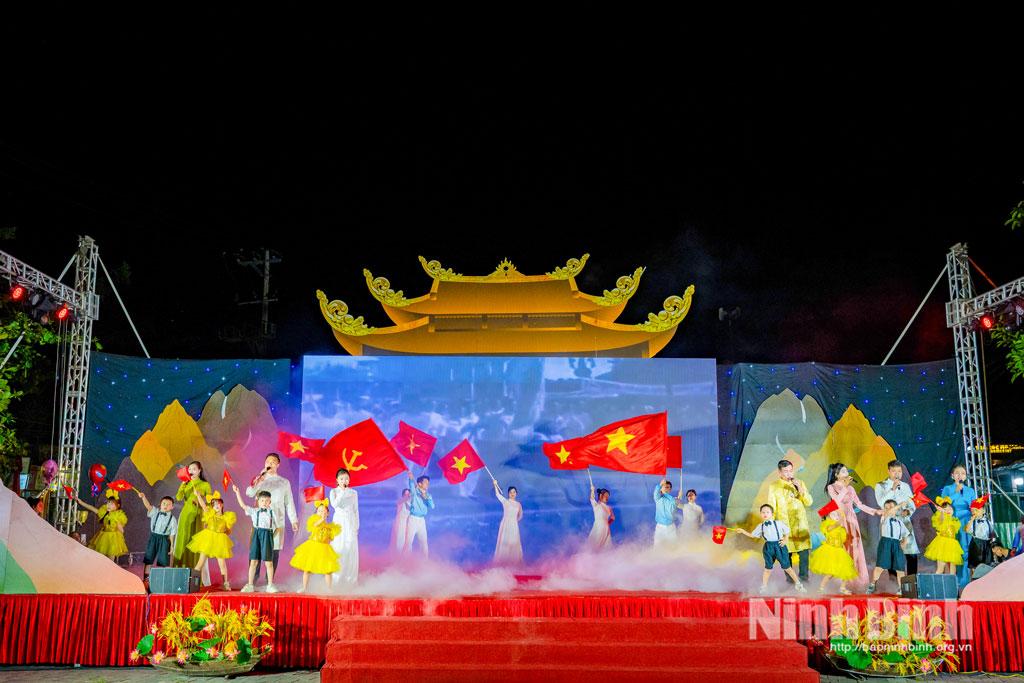 Tiết mục văn nghệ tại chương trình "Thái Vi - Âm vọng non ngàn".