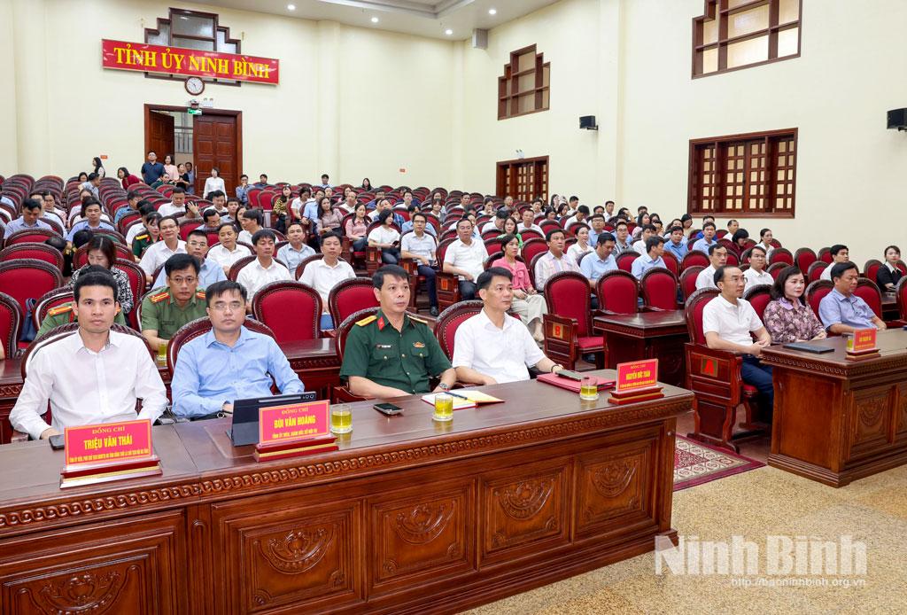 Các đại biểu dự hội nghị.