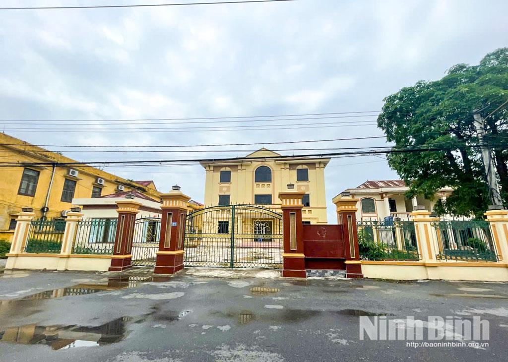 Trụ sở Viện Kiểm sát nhân dân huyện Nghĩa Hưng (cũ) được bàn giao cho Trường THPT A Nghĩa Hưng.
