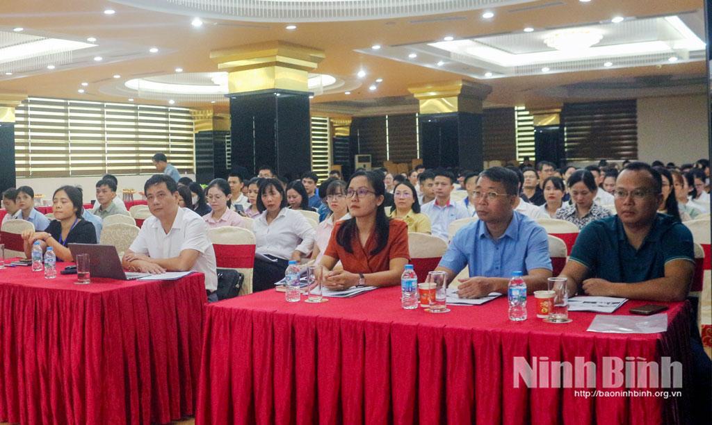 Các đại biểu dự hội nghị.