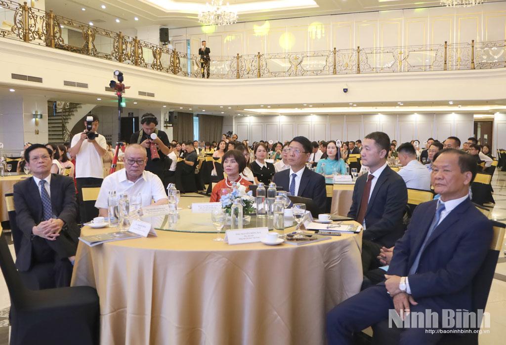 Các đại biểu dự lễ trao giải.