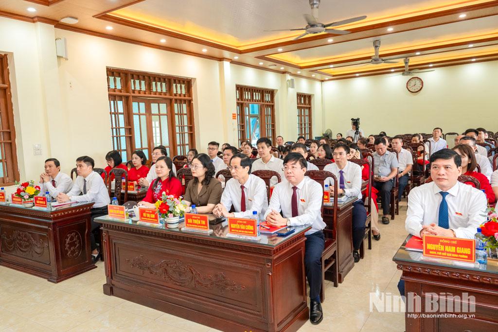 Các đại biểu dự Kỳ họp thường lệ giữa năm 2026, HĐND phường Nam Hoa Lư, khoá II. Ảnh: Ngọc Linh