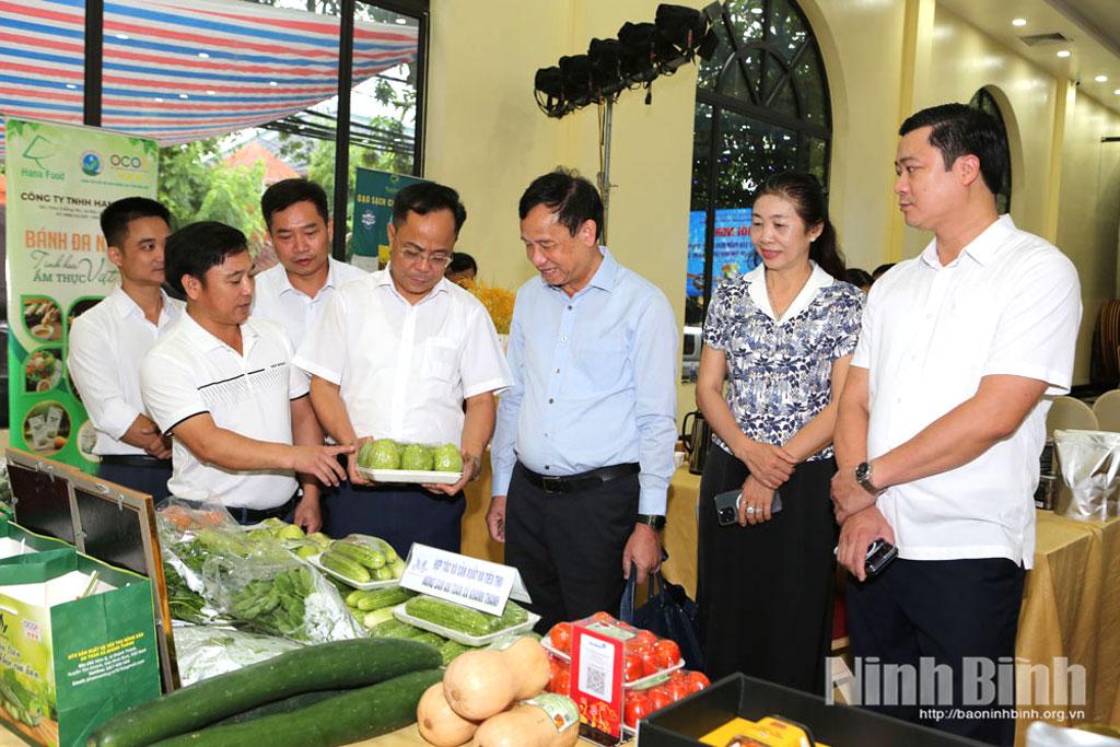Sản phẩm rau, củ, quả của HTX Sản xuất và tiêu thụ nông sản Khánh Thành tại sự kiện kết nối tiêu thụ sản phẩm nông sản thực phẩm, sản phẩm OCOP tỉnh Ninh Bình năm 2026.