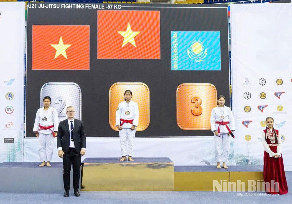 Vận động viên Trần Hồng Ân giành Huy chương Vàng U21 Fighting.