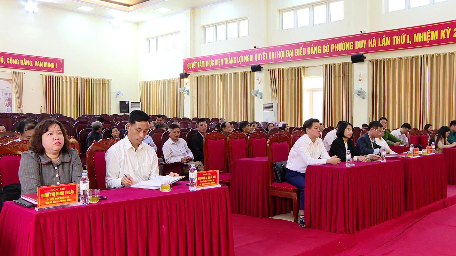 Các đại biểu dự hội nghị.