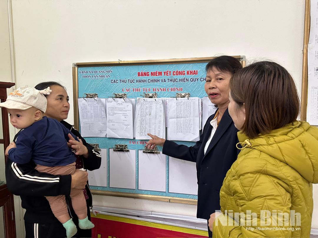 Tại Nhà văn hóa Tổ dân phố Tân Nhuận, mọi thông tin quan trọng đều được niêm yết công khai để Nhân dân nắm bắt, thực hiện.