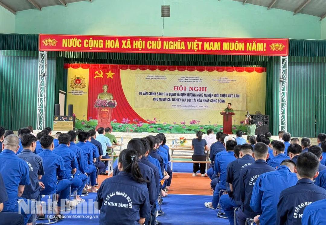 Hội nghị tư vấn chính sách tín dụng, định hướng nghề nghiệp và giới thiệu việc làm được tổ chức tại Cơ sở cai nghiện ma túy số 1 tỉnh Ninh Bình.