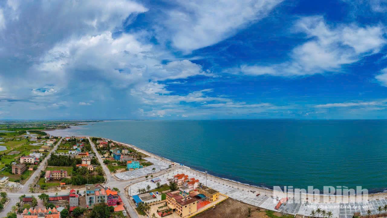 Một góc hạ tầng dải bờ biển Khu du lịch Giao Ninh nhìn từ trên cao đang được chỉnh trang khang trang, sẵn sàng cho giai đoạn bứt phá mới. Ảnh: Ngọc Linh