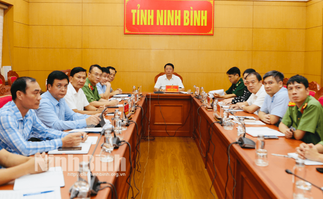 Các đại biểu dự hội nghị tại điểm cầu Ninh Bình.