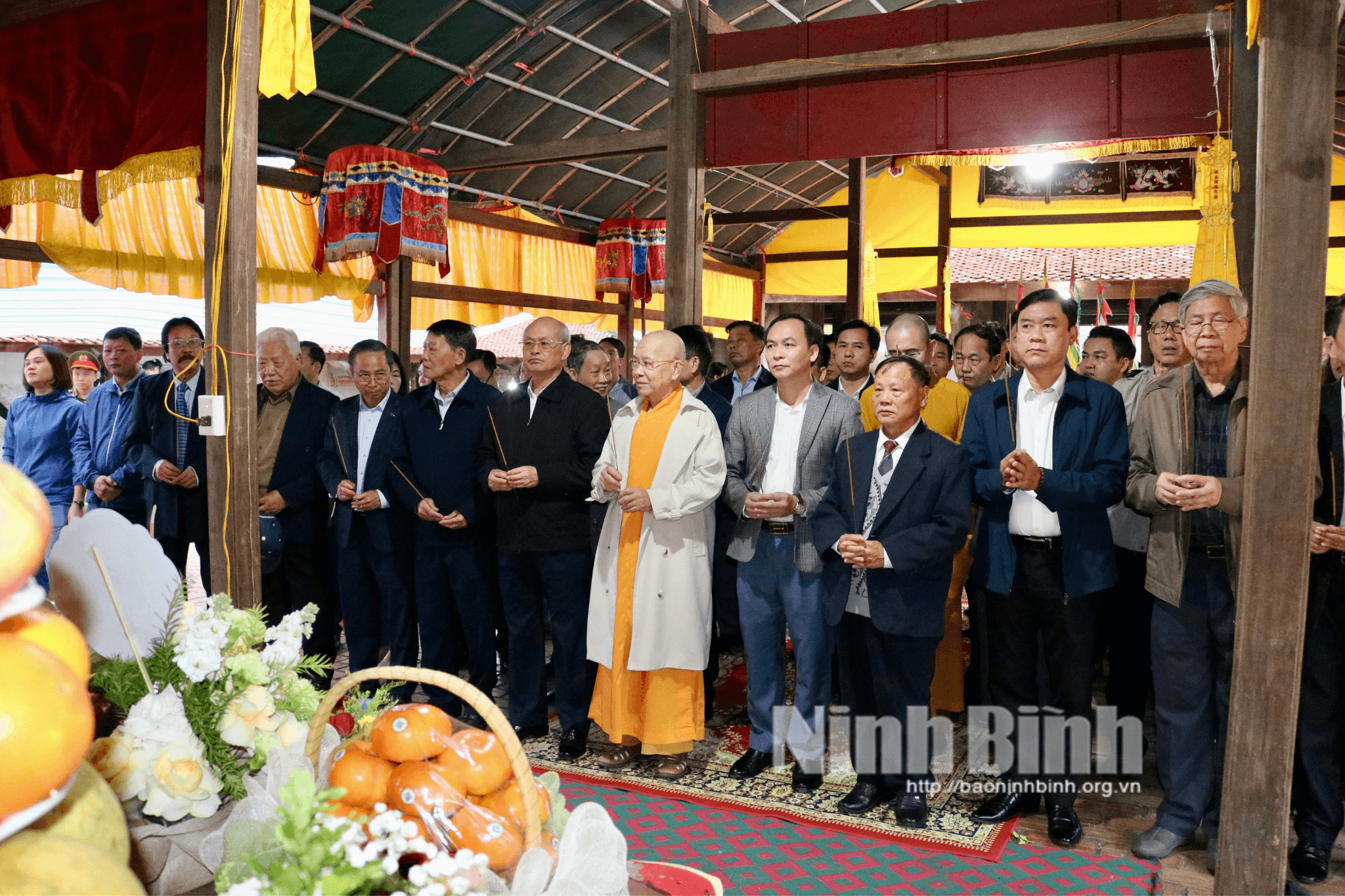 Các đại biểu dự lễ dâng hương kỷ niệm 1009 năm Ngày sinh Quốc sư Không Lộ (1016 - 2025).