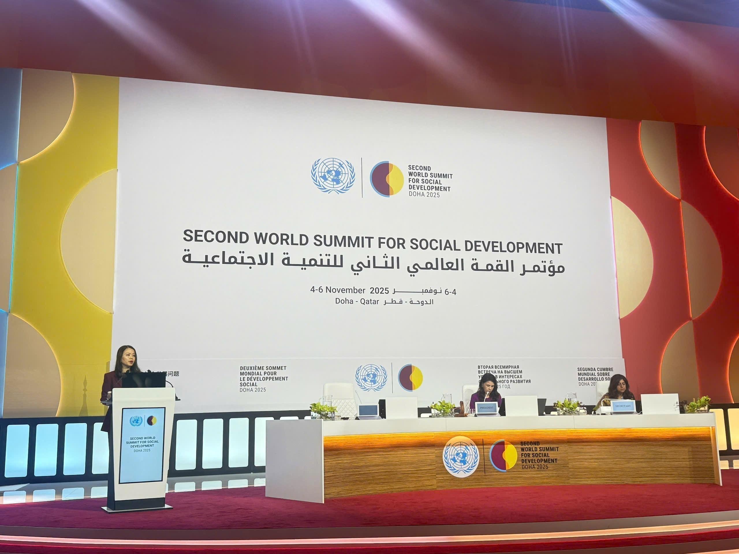 Thứ trưởng Bộ Ngoại giao Nguyễn Minh Hằng phát biểu tại Hội nghị Thượng đỉnh Thế giới về Phát triển Xã hội lần thứ hai diễn ra từ ngày 4-6/11 tại Doha (Qatar). Ảnh: TTXVN phát