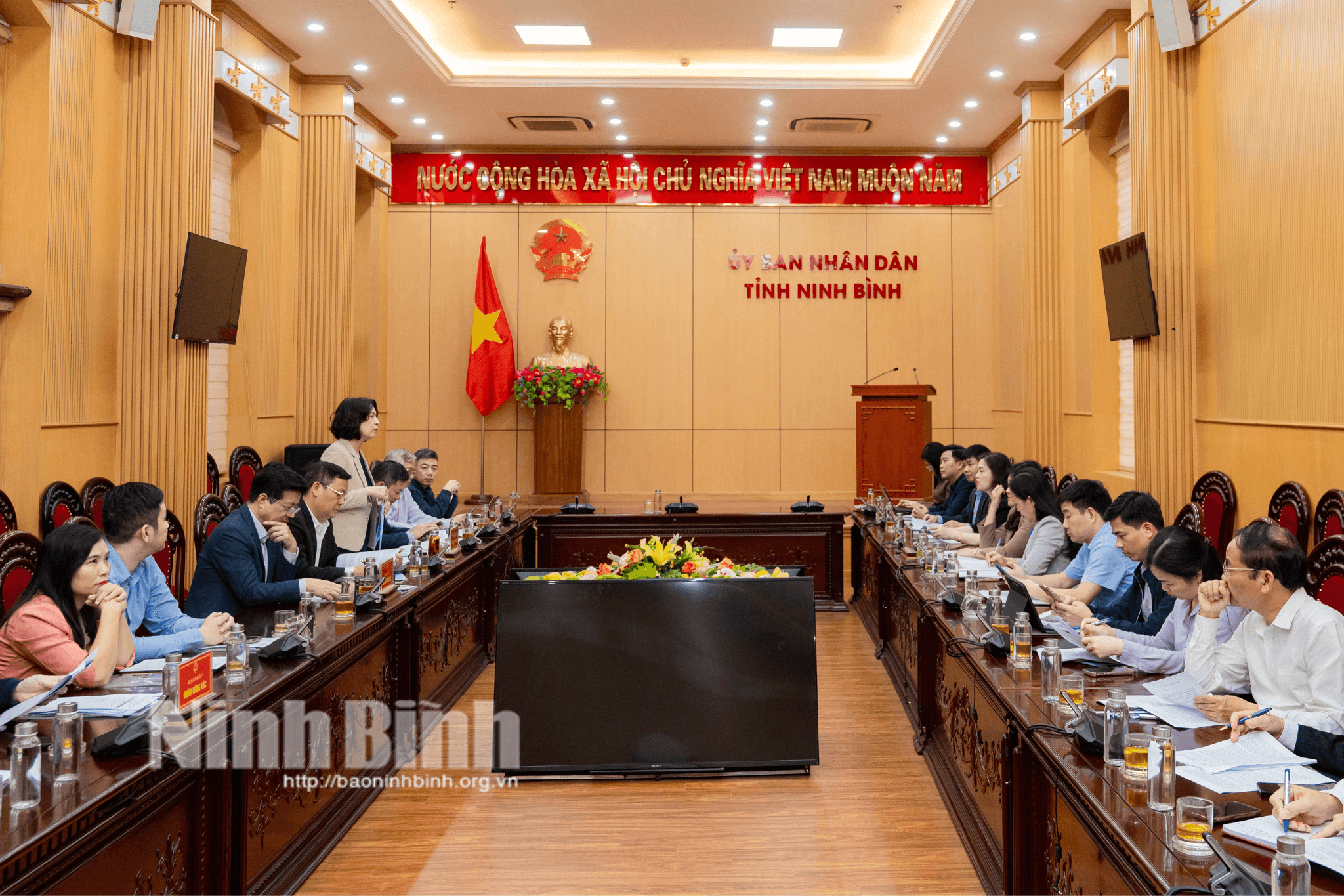 Quang cảnh buổi làm việc.