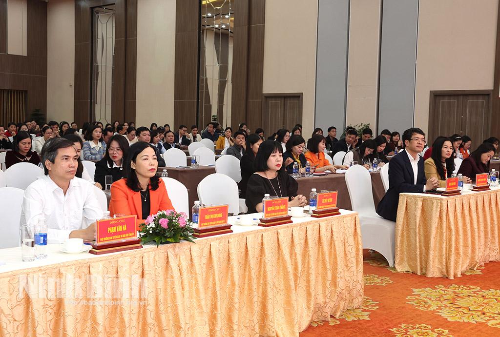 Các đại biểu dự hội nghị.