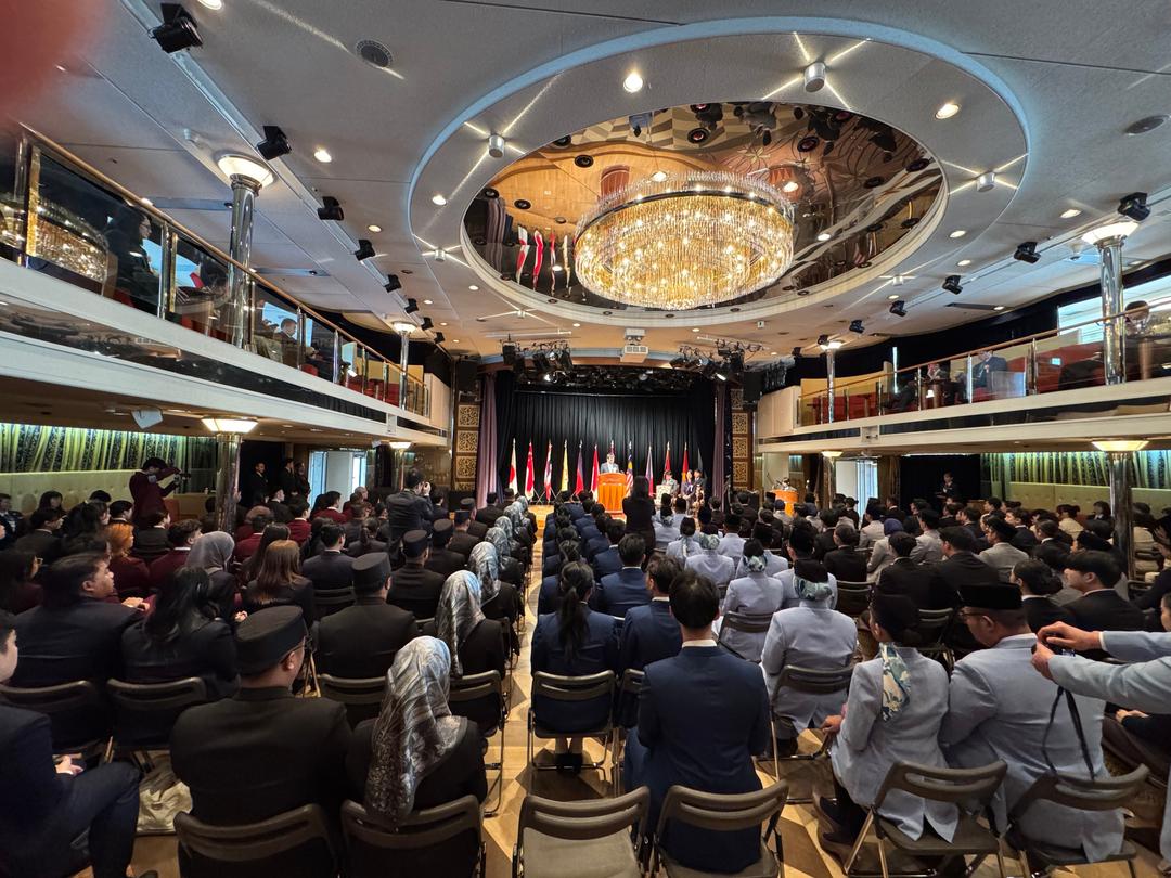 Quang cảnh lễ khởi hành SSEAYP lần thứ 49 trên tàu "Nippon Maru". Ảnh: Phạm Tuân/pv TTXVN tại Nhật Bản