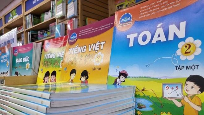 Luật sửa đổi, bổ sung một số điều của Luật Giáo dục nêu rõ "Chính phủ quy định việc miễn phí sách giáo khoa cho học sinh". Ảnh: Mỹ Ly.