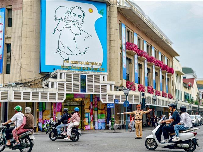 CSGT Hà Nội tăng cường quân số, điều tiết bảo đảm TTATGT trong kỳ nghỉ Tết Nguyên đán Bính Ngọ 2026. Ảnh: Trung Nguyên/TTXVN